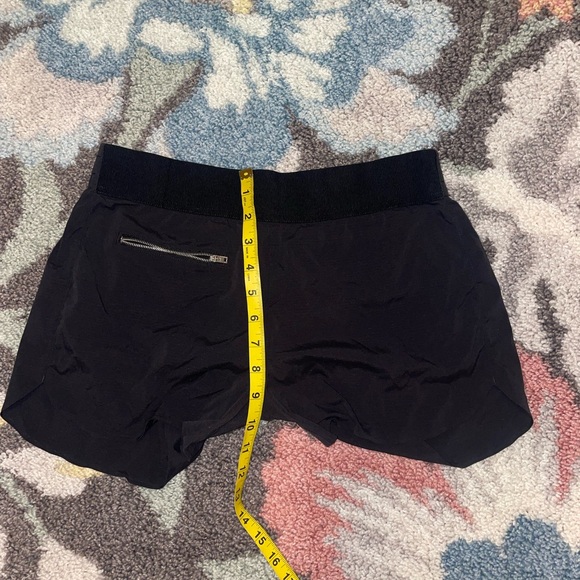 Athleta mod Trekkie short size 10 - Picture 5 of 9